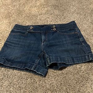 Denim short, button detail, mid rise
